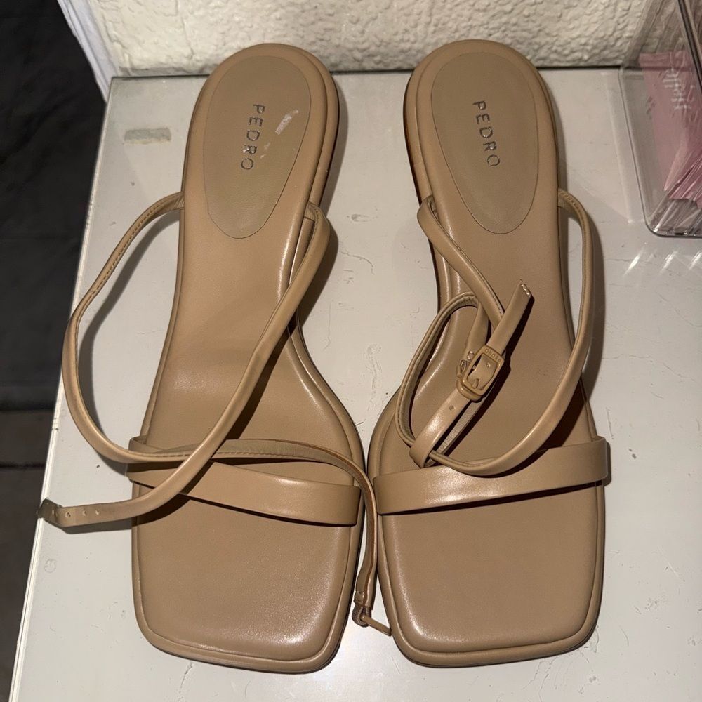 Pedro Garcia Beige Strappy Heels missing 1 strap tie hook size 7.5 brand new